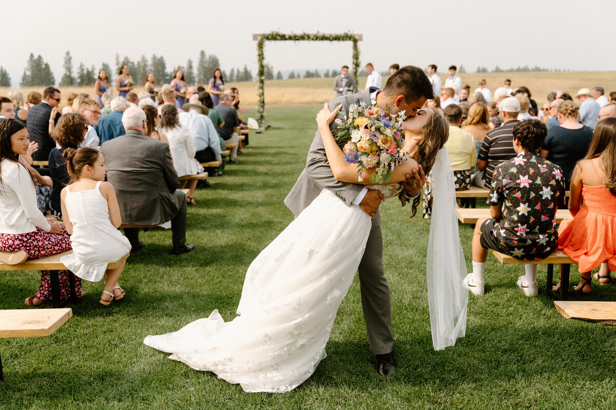 august_farmhouse_on_greenbluff_spokane_washington_wedding_02