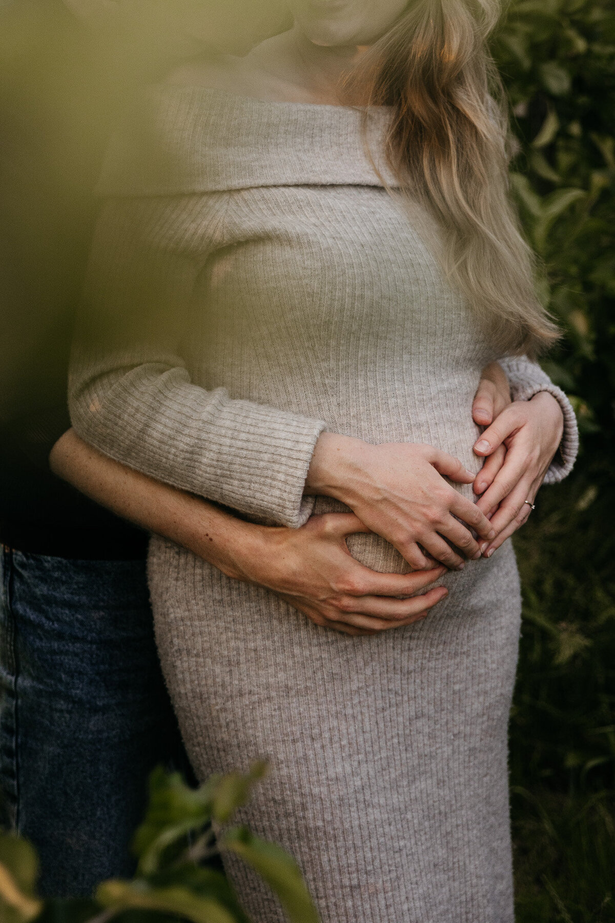 WEB - Kelly & Jonathan - Zwangerschapshoot, gezinsfotograaf, boomgaard, rhoon, buytenhof | Samantha Bosdijk Photography-10