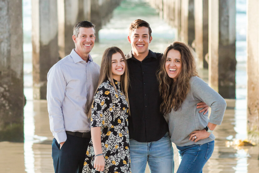 family-portrait-under-Scripps-Pier-San-Diego