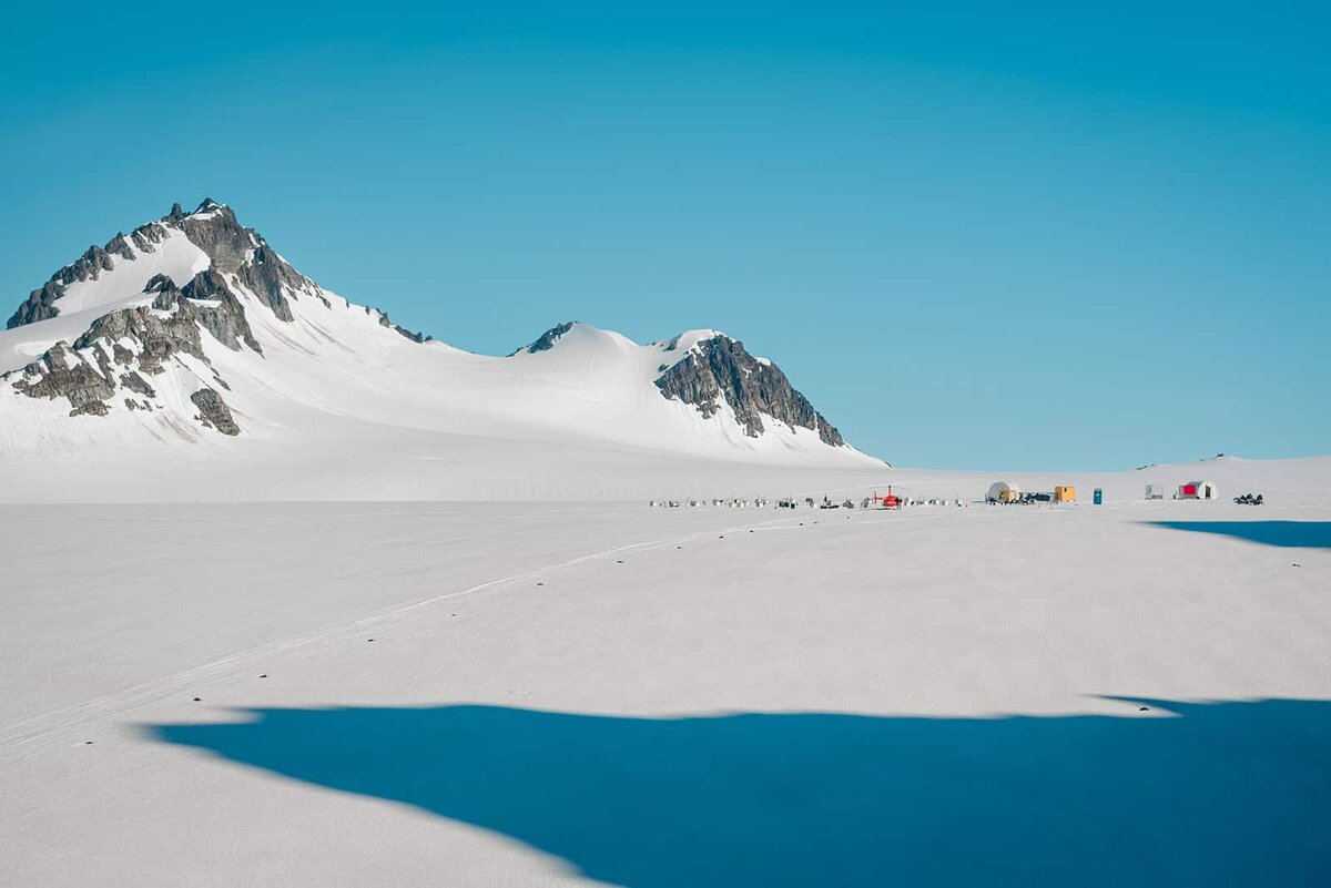 helicopter-alaska-adventure-wedding-photography