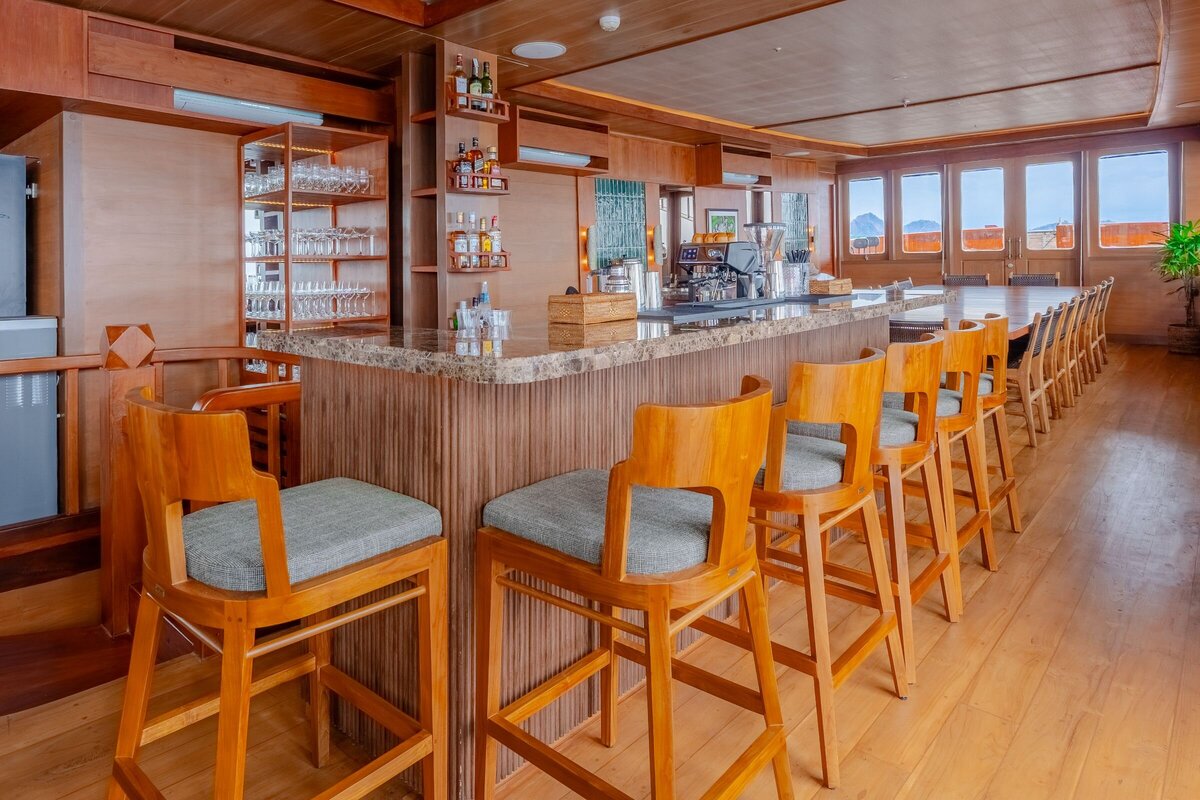 Sanctuary Luxury Yacht Bali - restaurant & bar-5