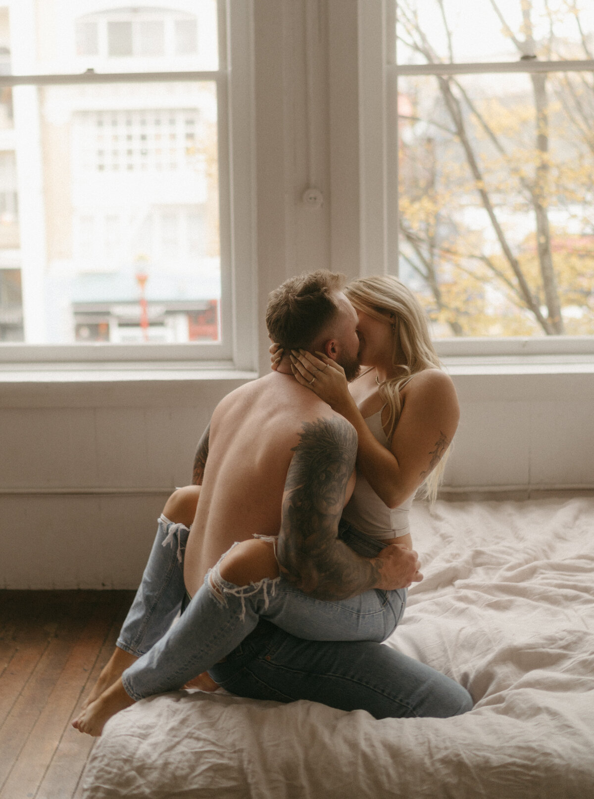 vancouver-island-documentary-candid-style-engagement-photographer-taylor-dawning-photography-rook-and-rose-loft-victoria-bc-109
