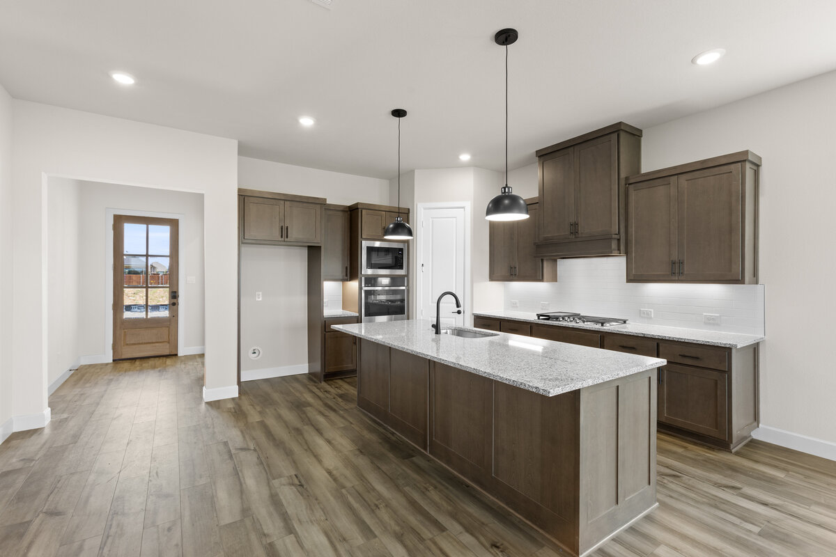 16941 Leatherflower- Kitchen-3