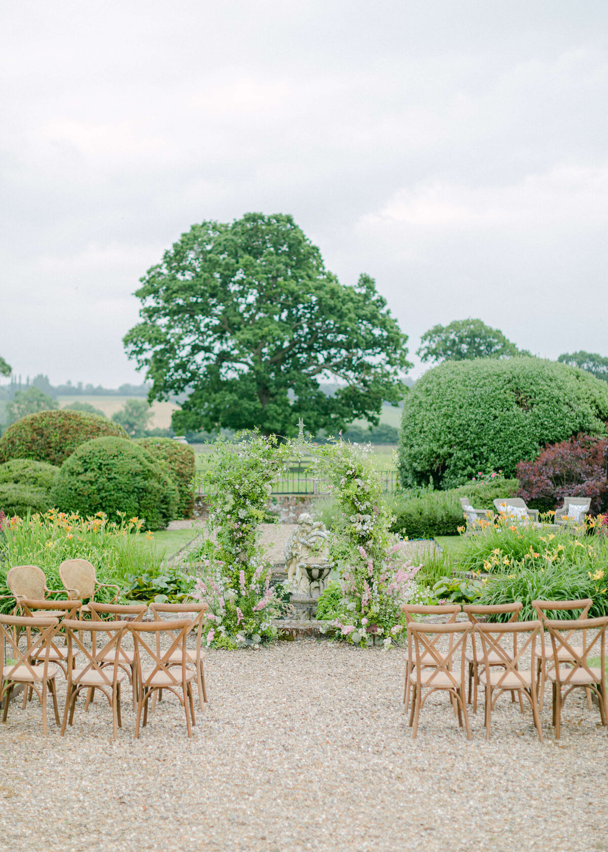 chloe-winstanley-weddings-outdoor-ceremony-home-garden