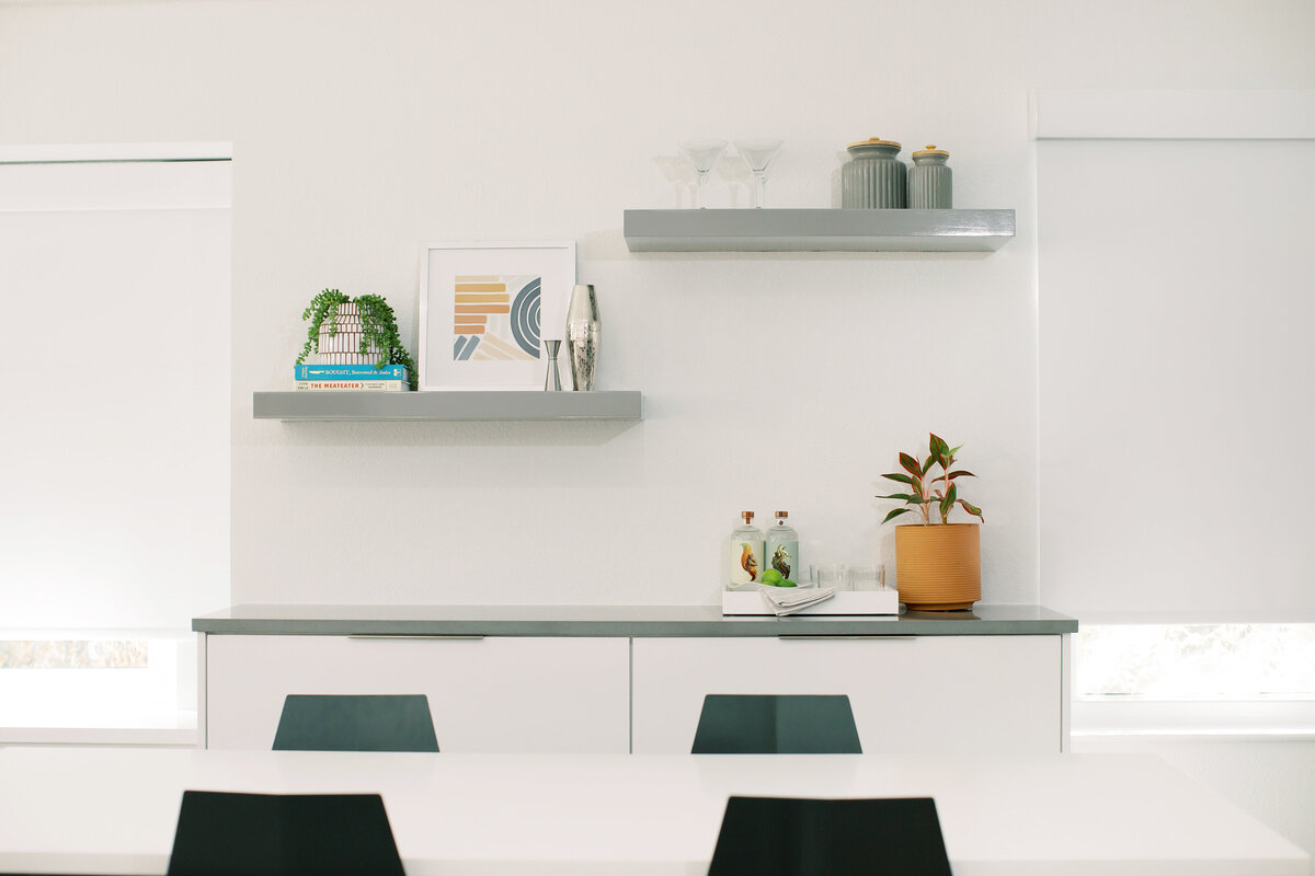 hello-home-sleek-modern-grey-and-white-kitchen-open-layout-modern-dining-table-austin-39