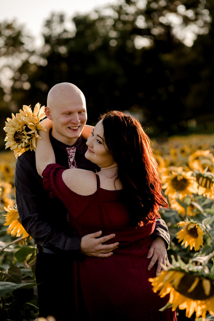 Engagement session in the sunflower field0022