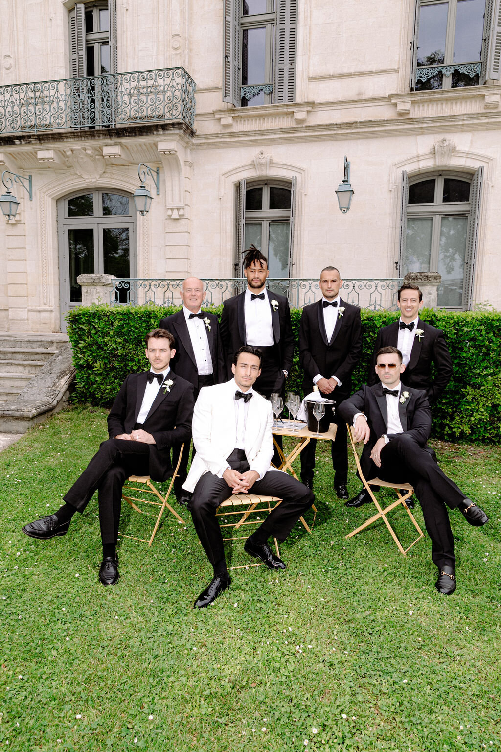sophisticated-groom-wedding-party