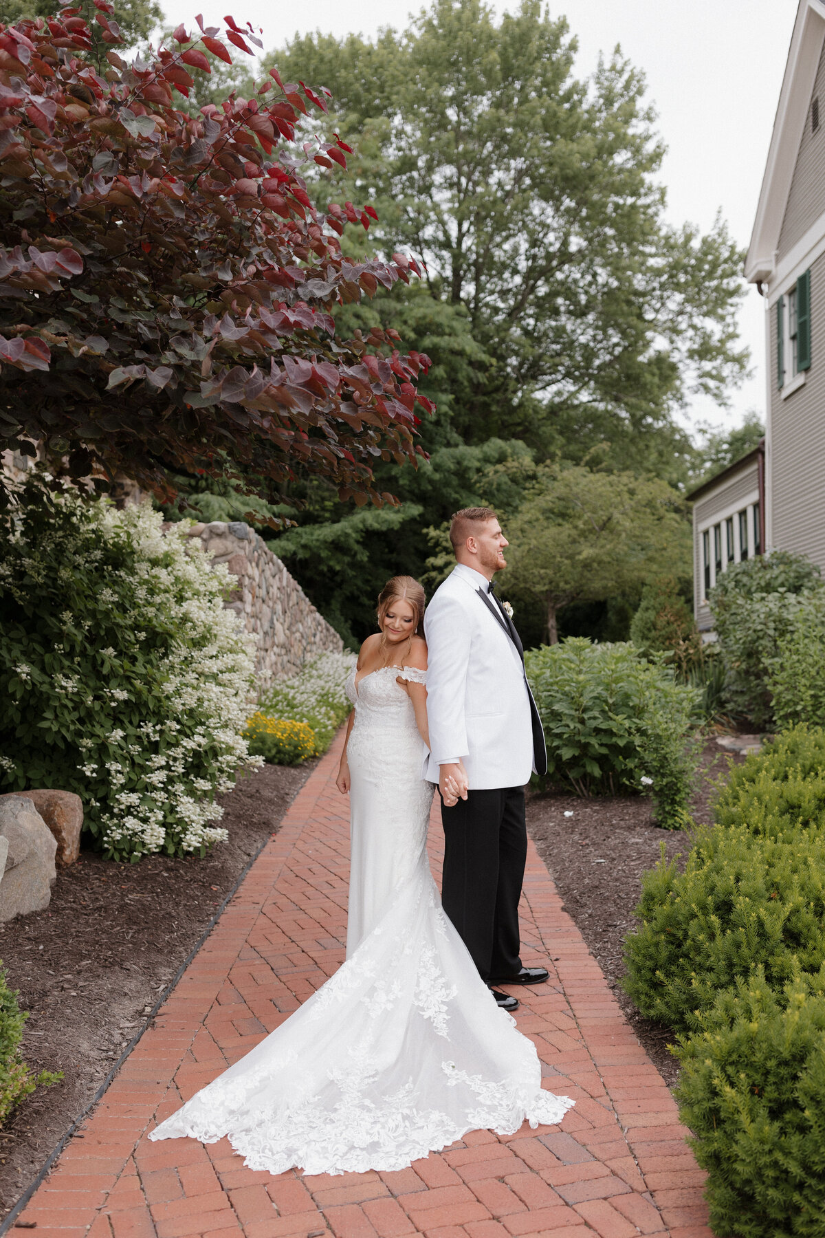 Indianapolis wedding photography candid garden couple