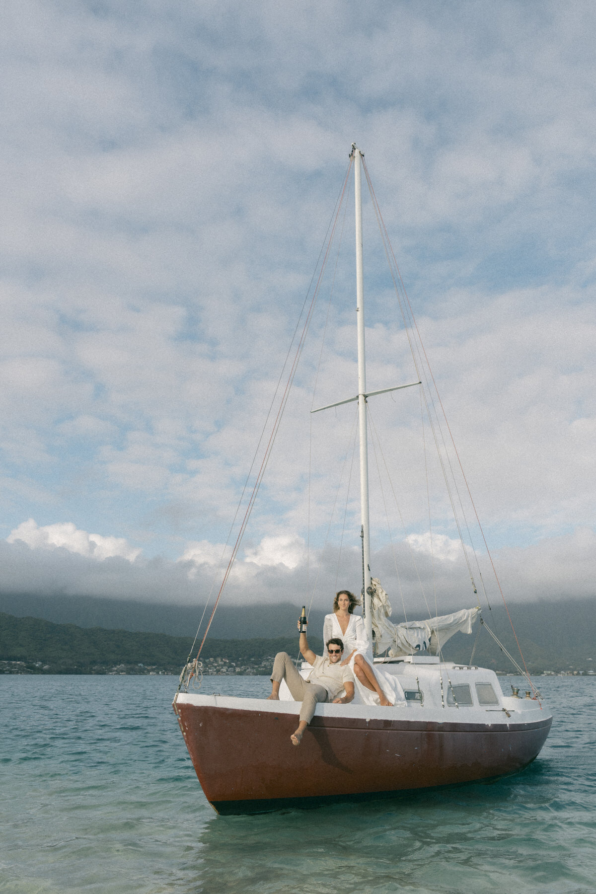 oahu-engagement-session-beach-couples-aesthetic-55