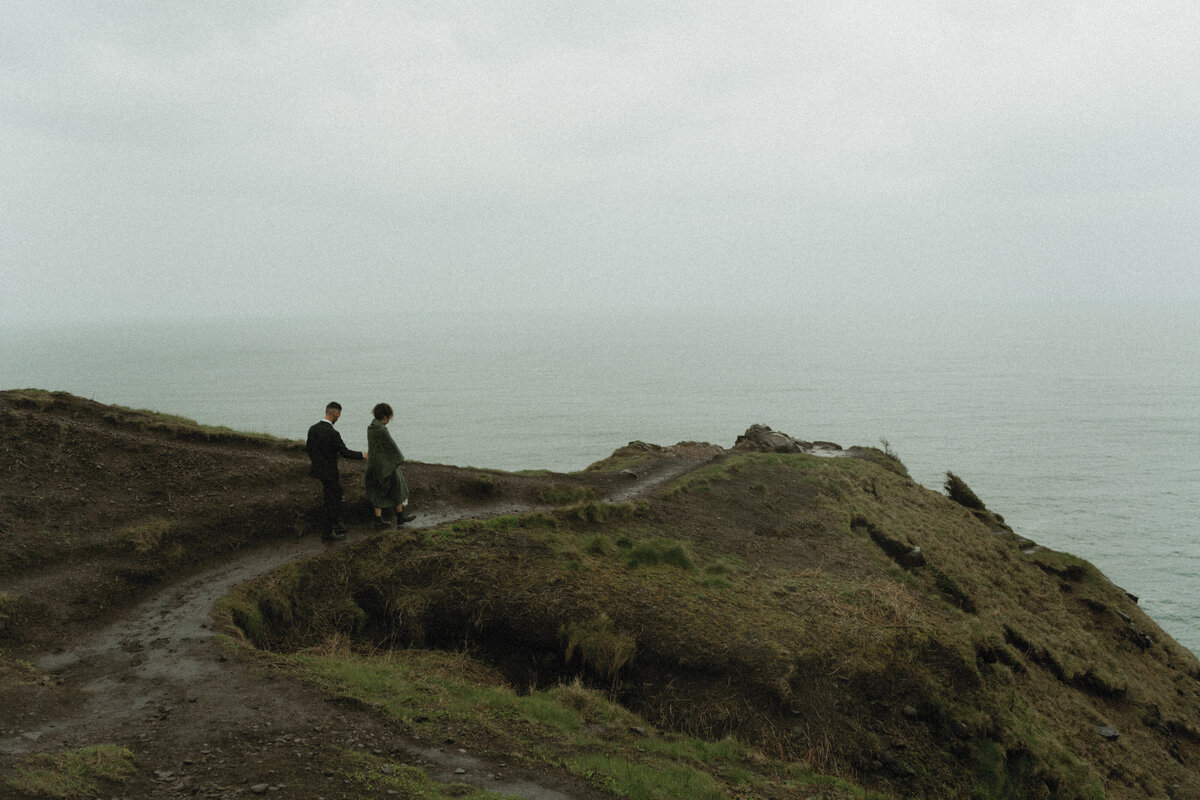 elopement oregon cliff - lizarrietaphotography-91
