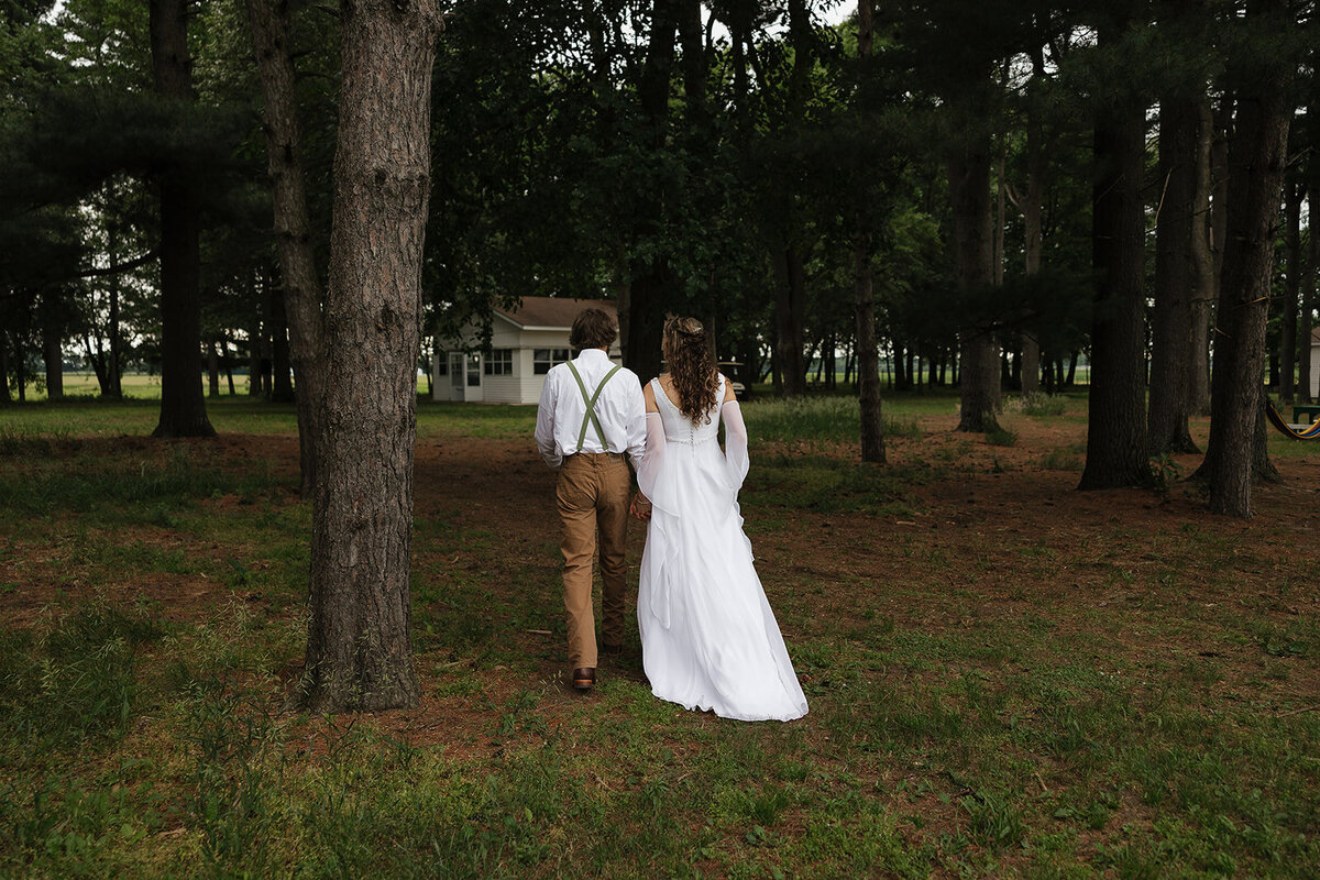 geneseo-intimate-wedding-whispering-pines-johnna-kyle-7