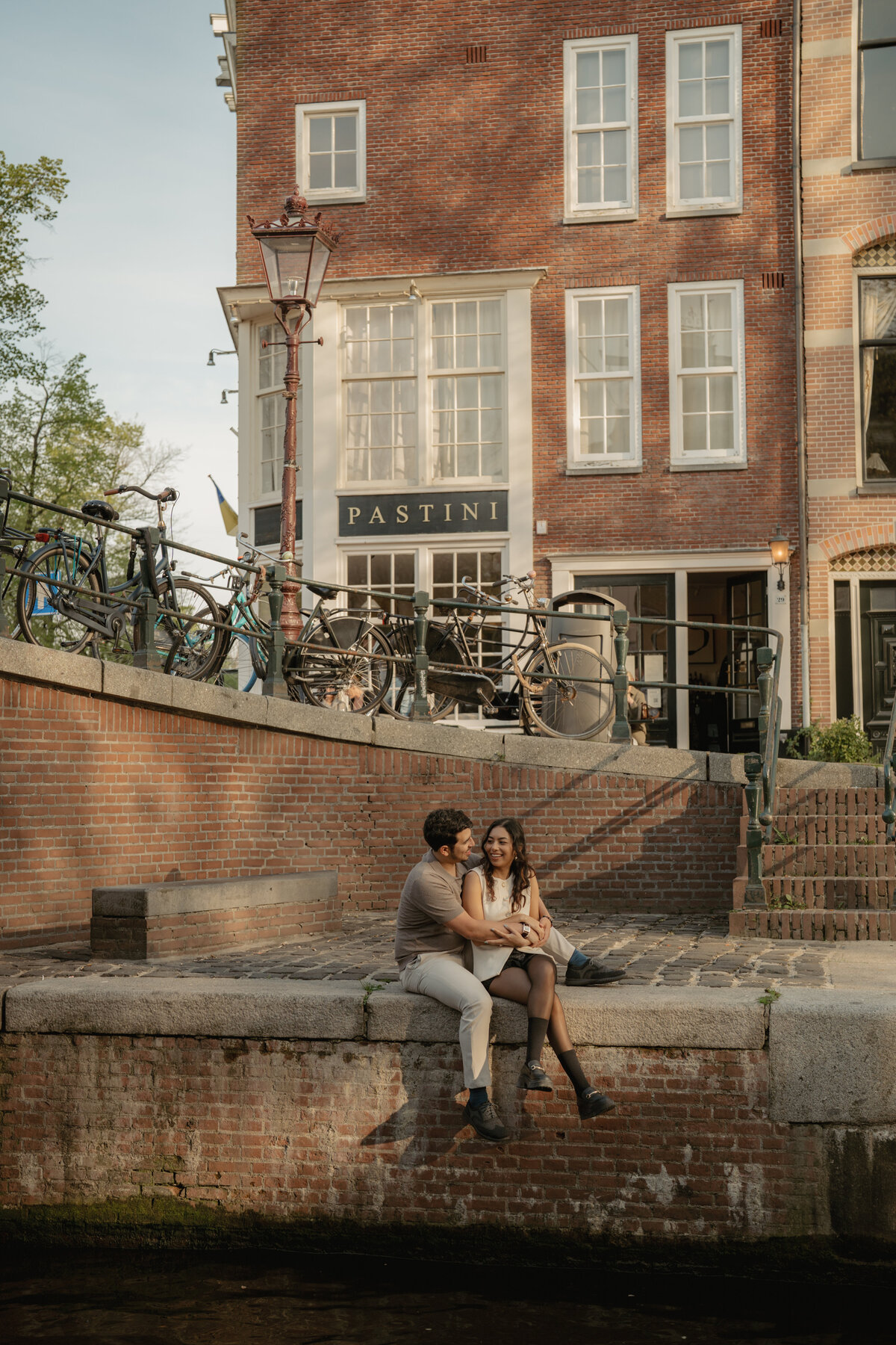golden-hour-couple-photoshoot-amsterdam-couple-photographer-amsterdam-inhosuecapture-6