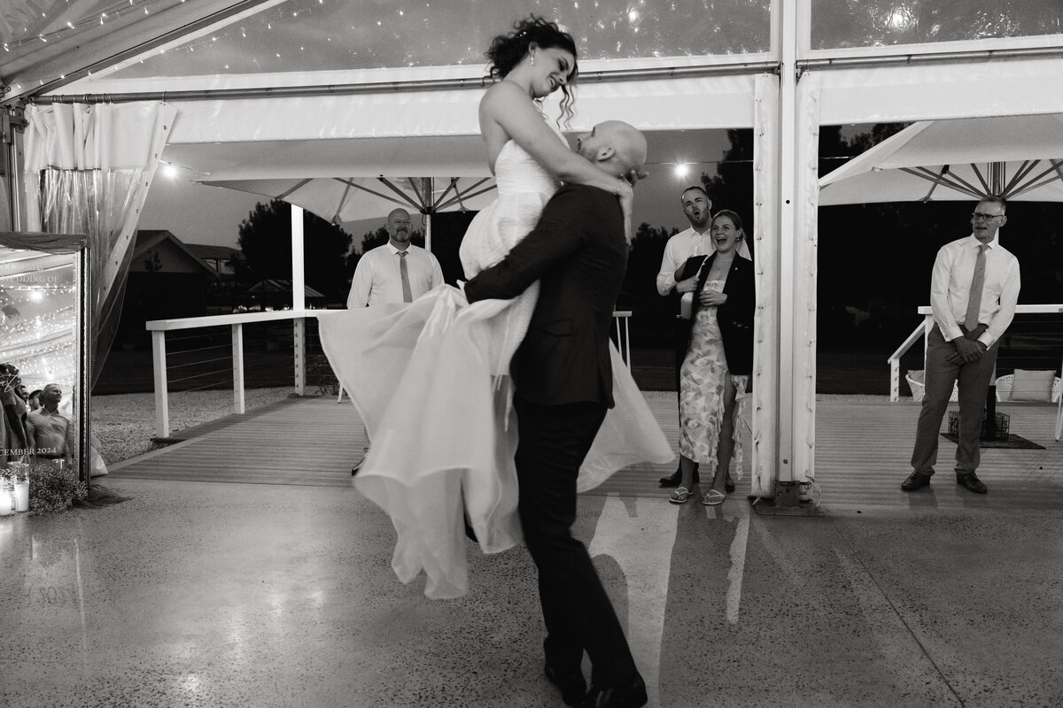 2024-12-14-Nikeisha + Jonathan Tennent Mewburn Park Homestead Wedding Daisy + Pine GIFs-1082