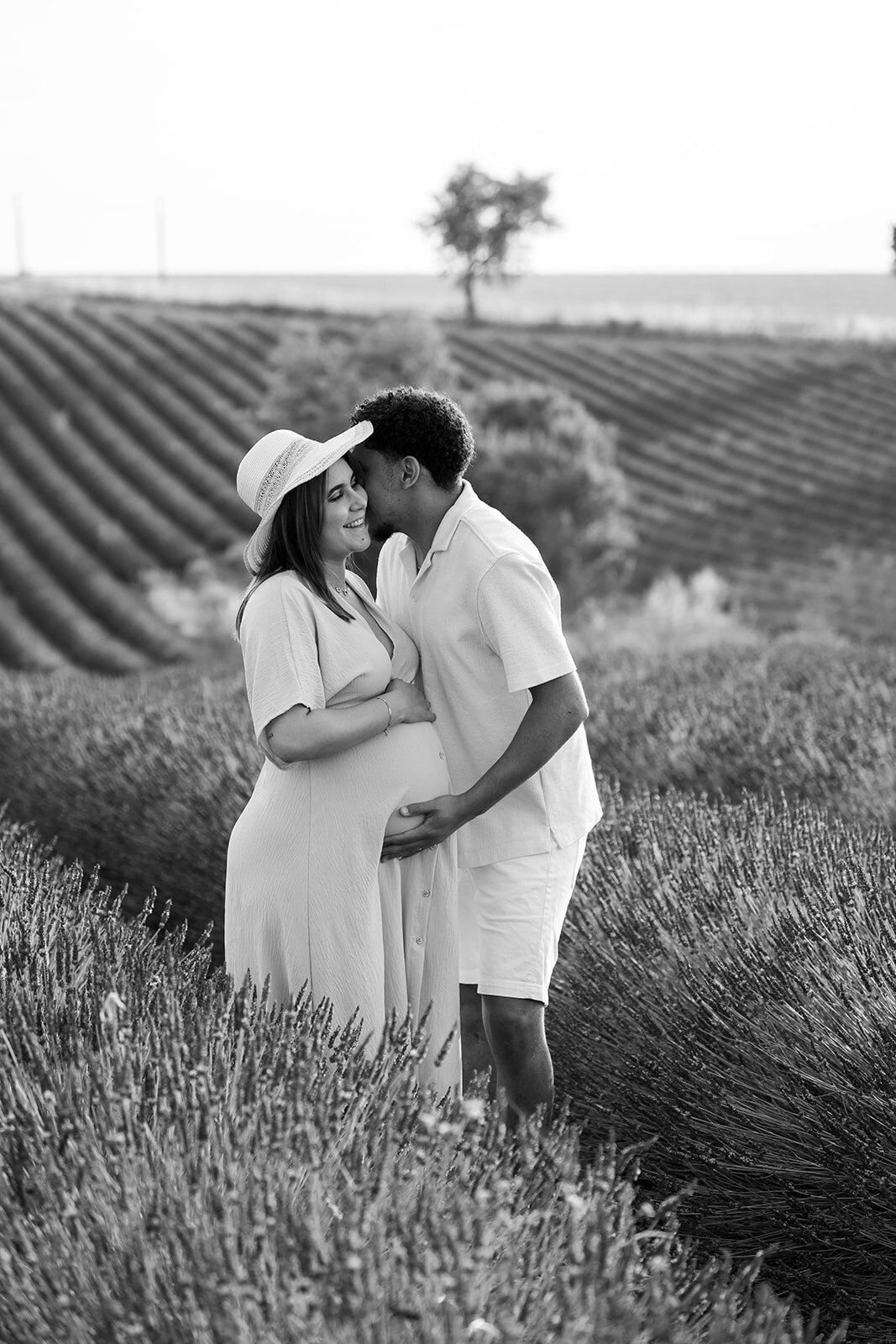 shooting-grossesse-couple-lavandes-provence237