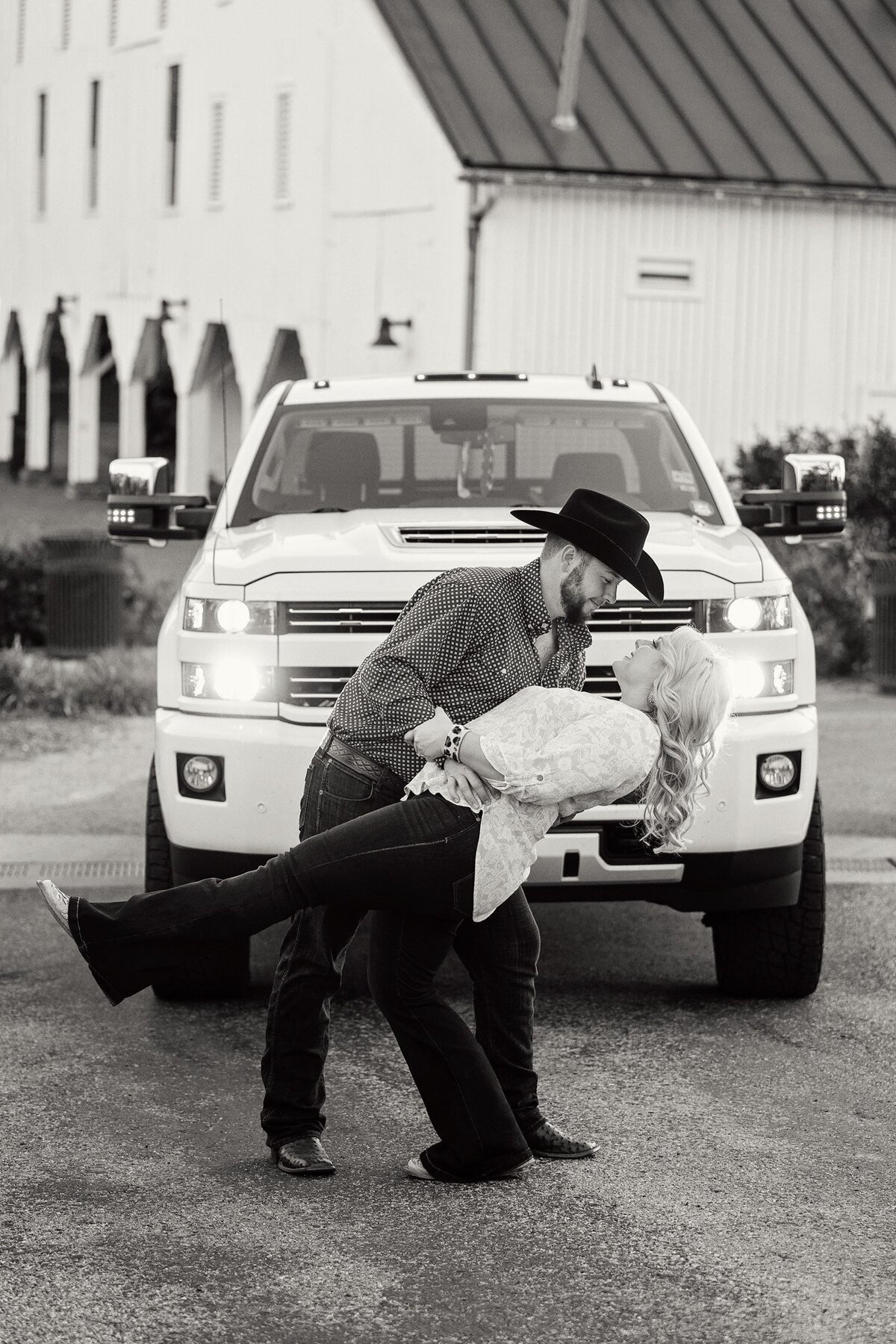 everal-barn-westerville-ohio-engagement-photo_0039