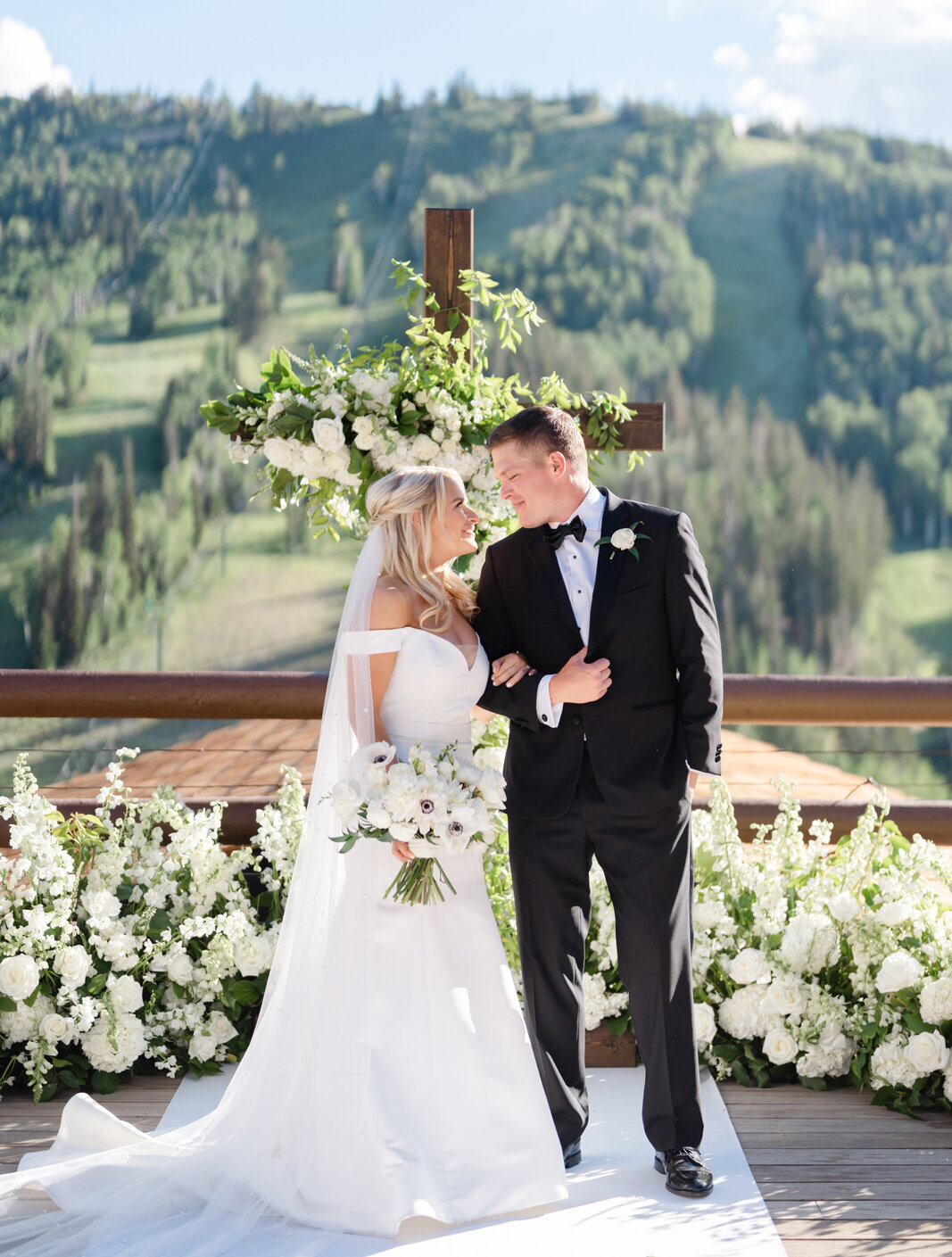 stein-eriksen-lodge-july-summer-park-city-mountain-wedding-pepper-nix-2212-1720