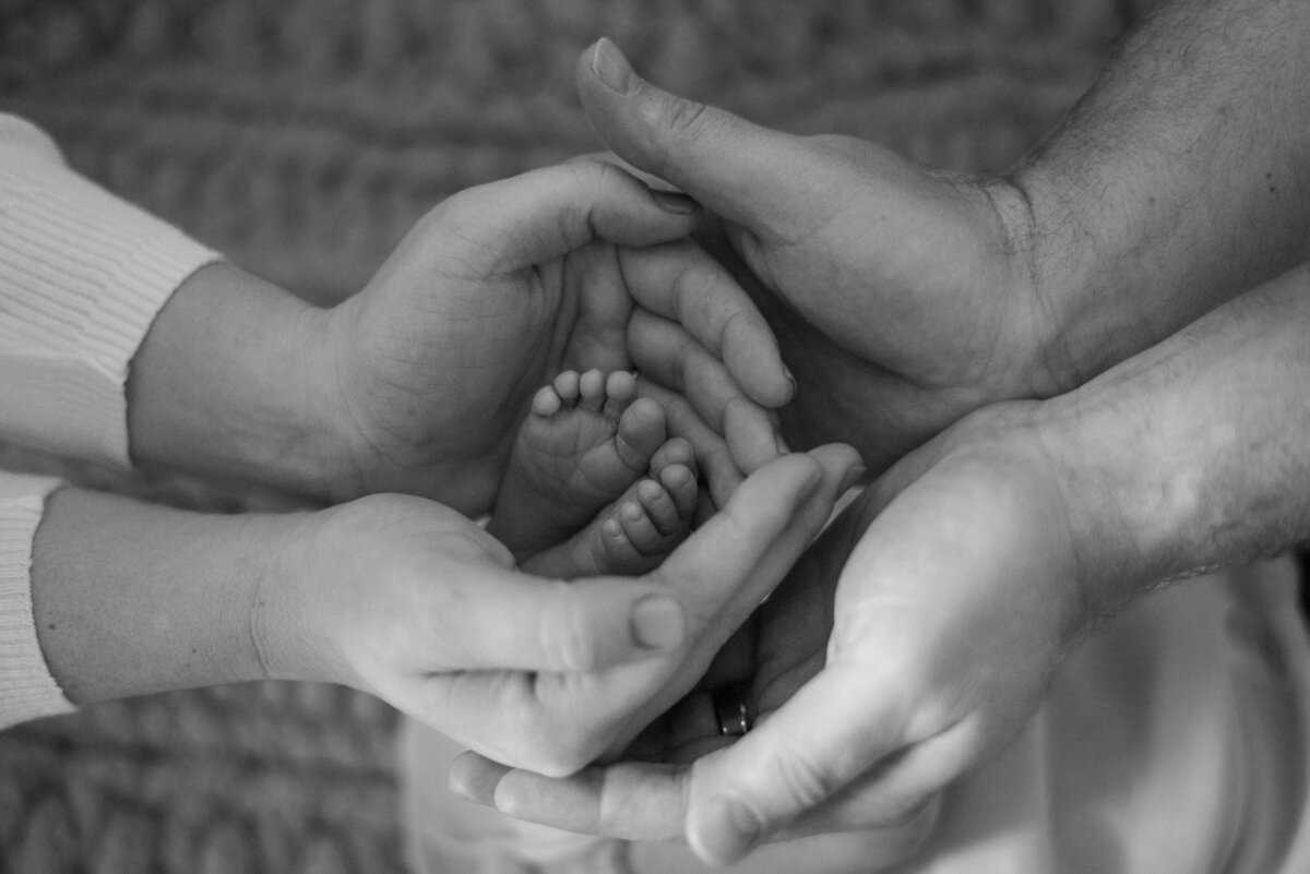 newborn-toes-hands