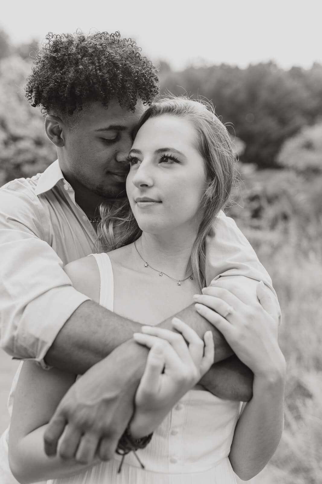 11-kara-loryn-photography-couple-holding-each-other-close