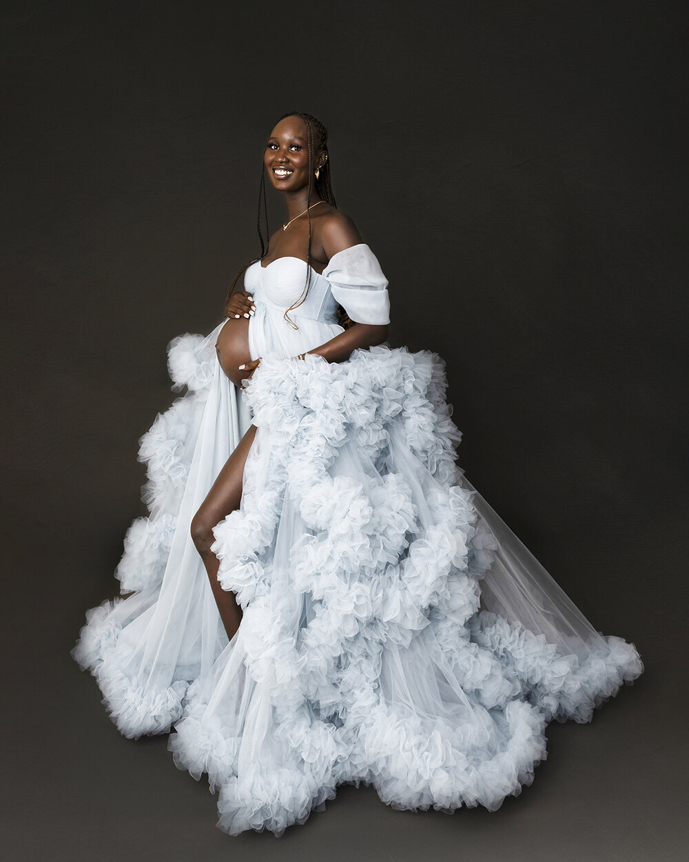 MATERNITY_PREGNANTWOMAN_BLACKWOMANBLUEDRESS