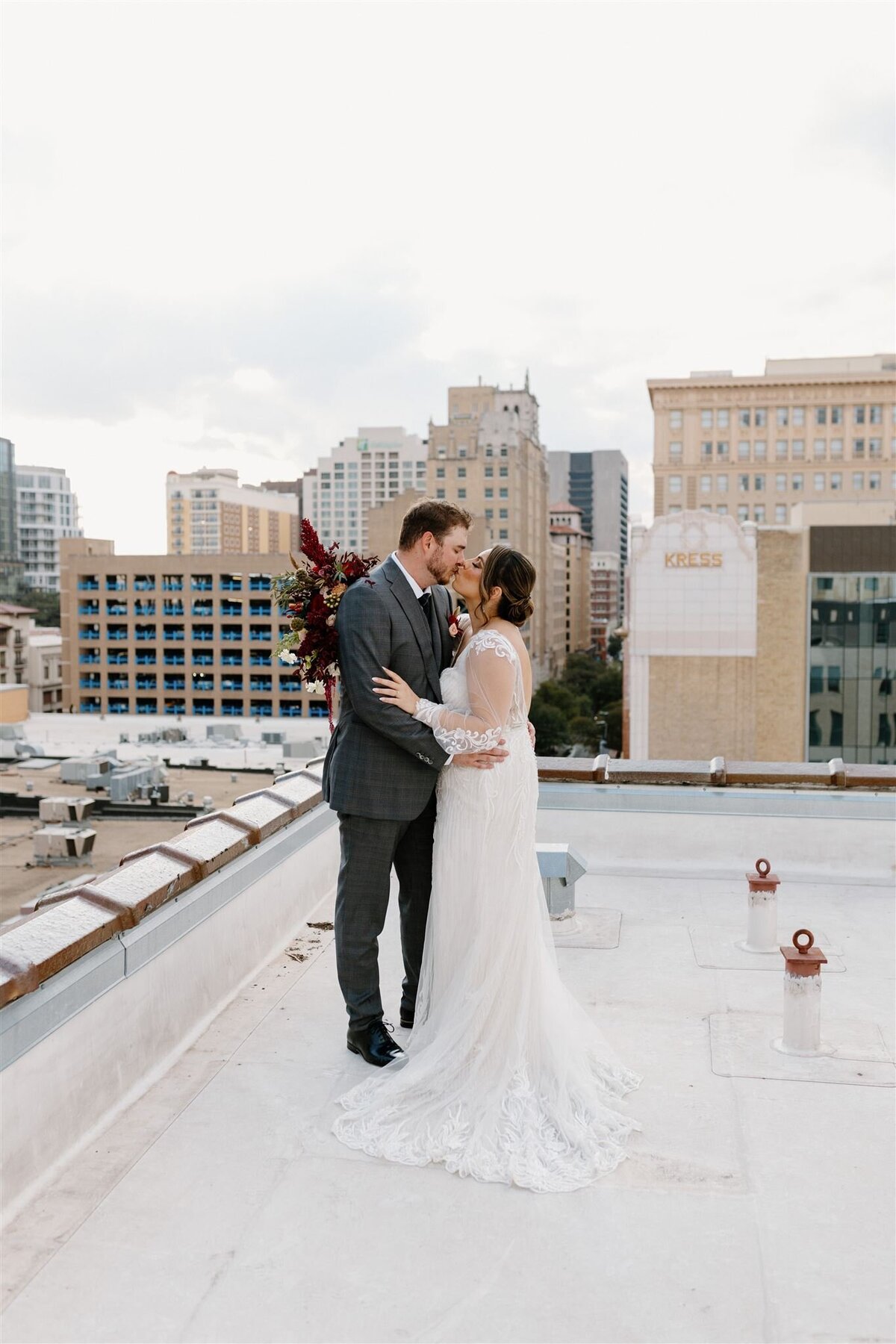 san-antonio-rooftop-wedding-leah-thomason-photography-8