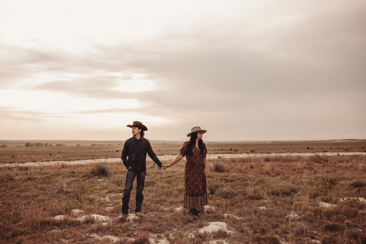 monument-rocks-engagement-session-Native-Roaming-Photography-12