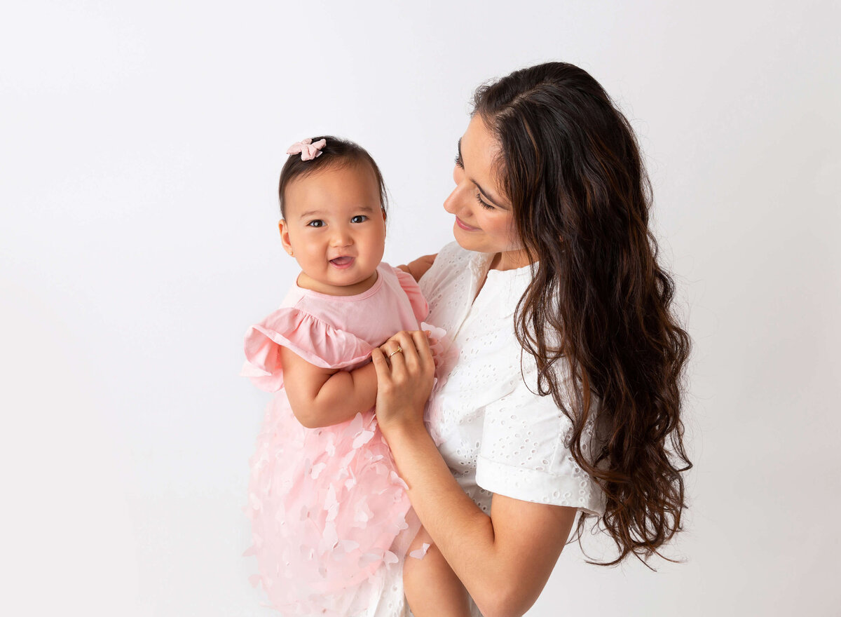 Baby photography in NYc session for mom and baby pictures 