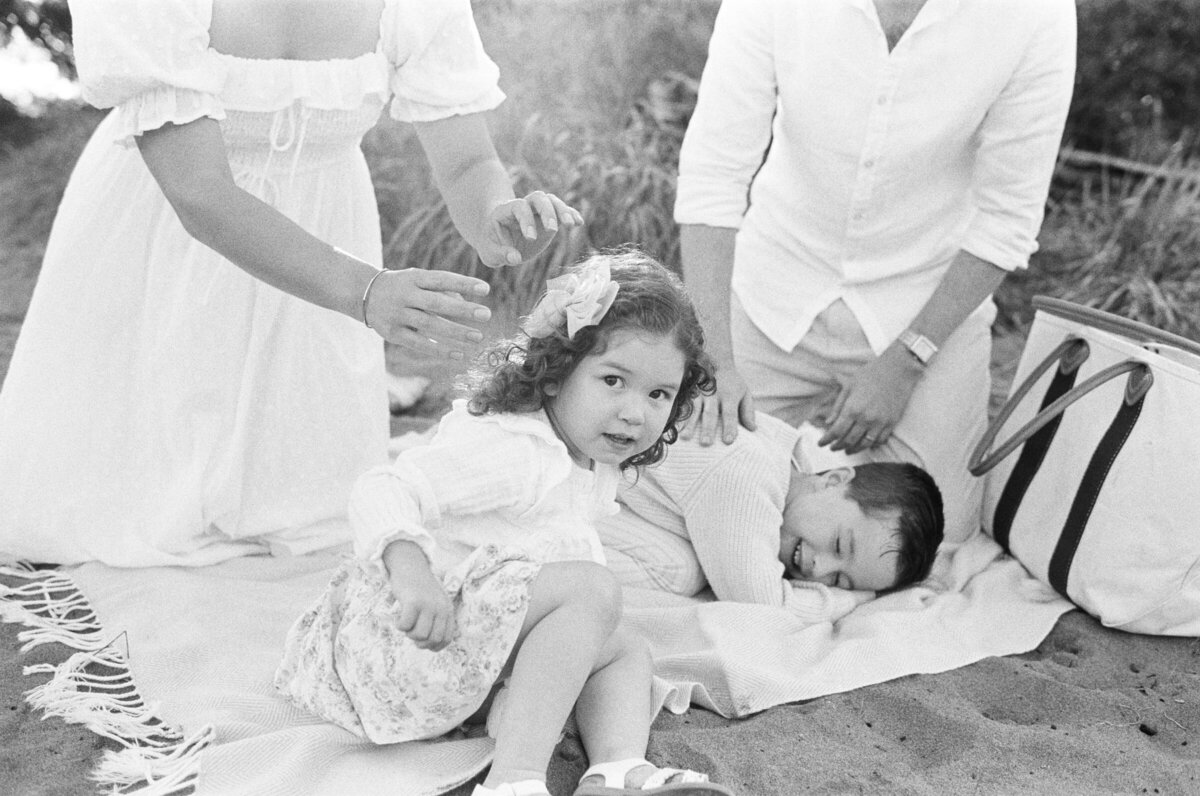 family-photos-seattle-film-bw