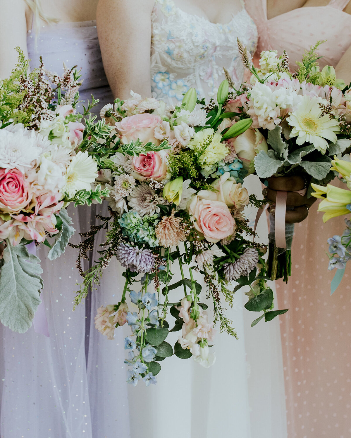 Hazelwood-photo-pastel-wedding-bouquet-tin-roof-barn