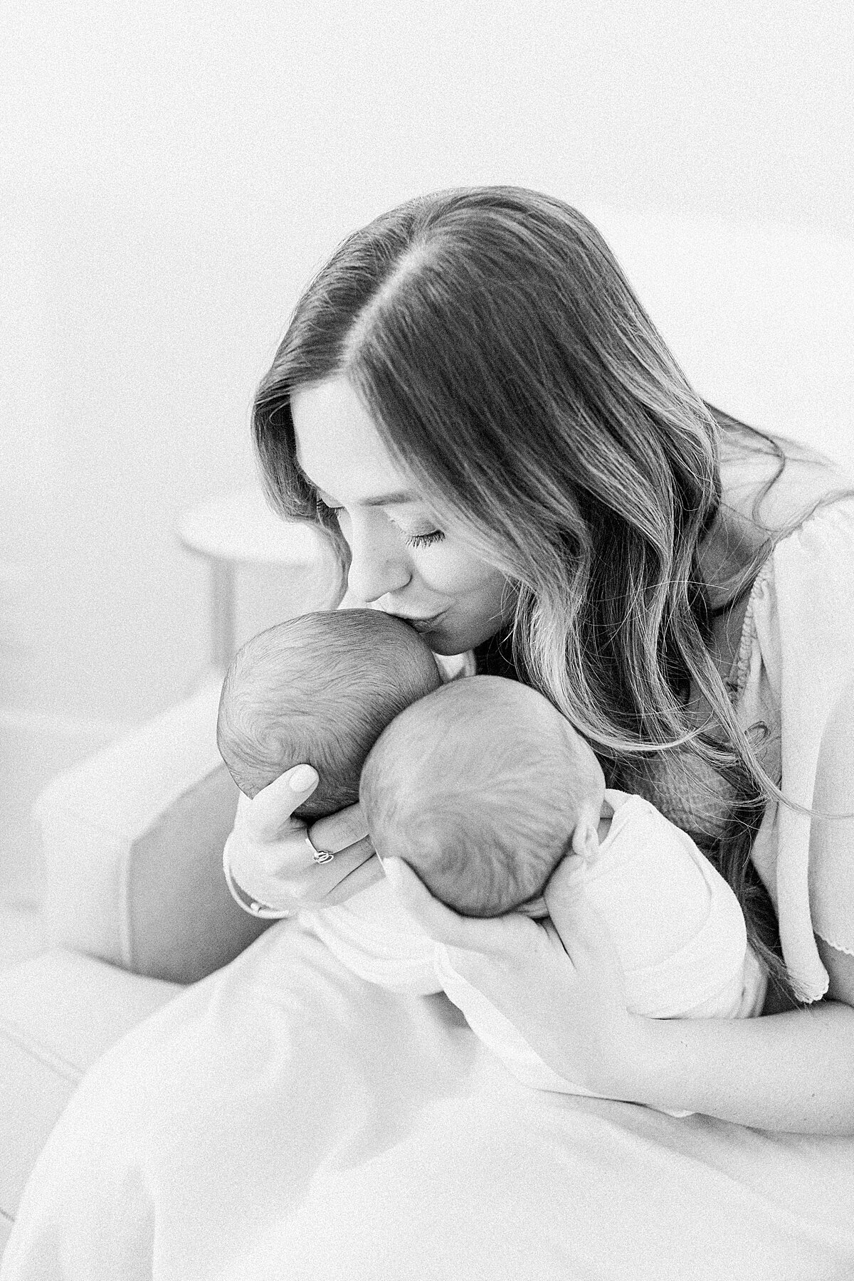 charleston-baby-photographer-twin-newborn-session-caitlyn-motycka-photography_0021