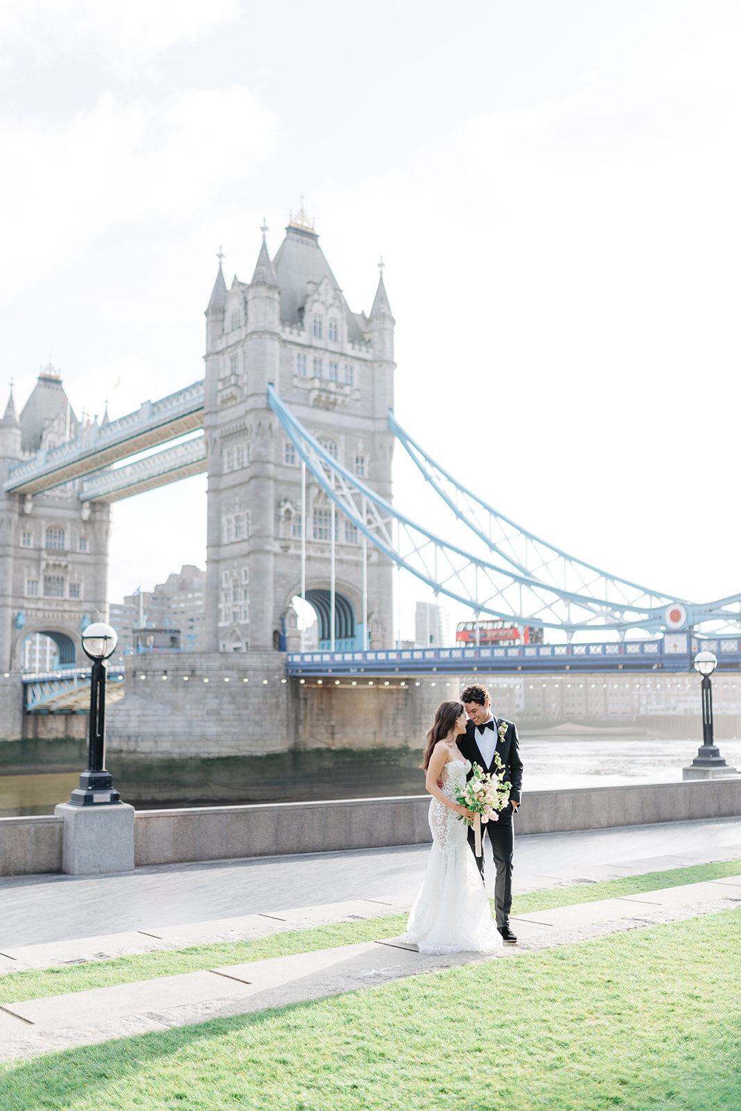 MorganeBallPhotography-Wedding-London-SparklingMoments-01-TowerBridge-15-_websize