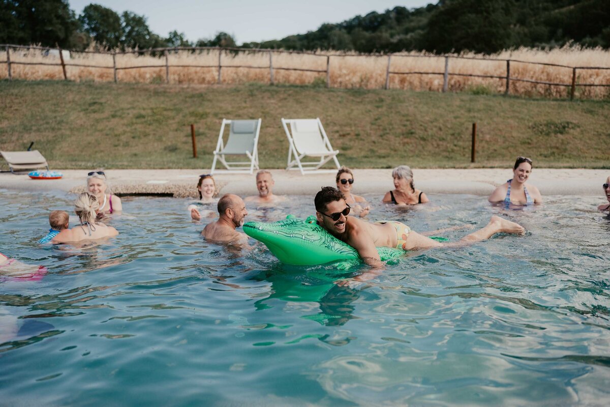 Tuscany wedding pool party, guest on crocodile-1