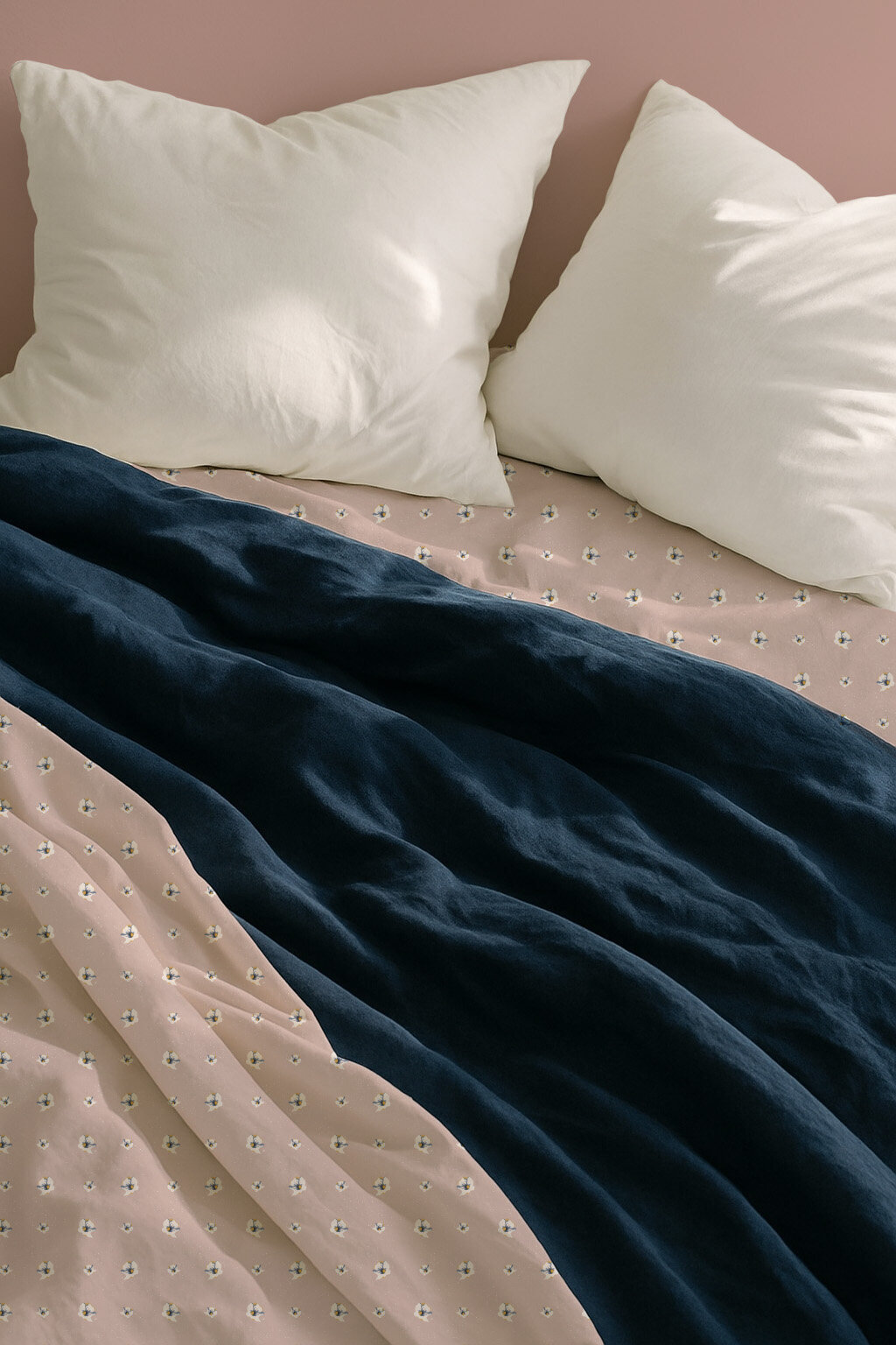 Navy-Bedding-Pillows