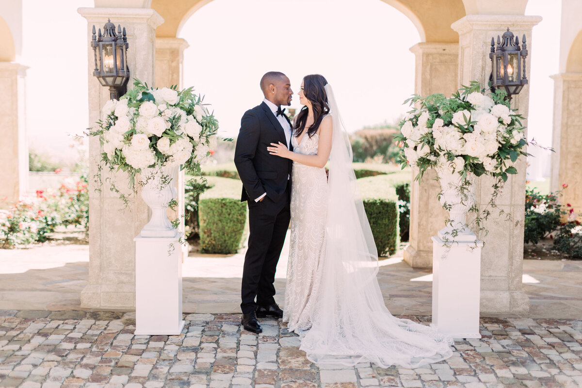 209_Ekpre_Olomu_Hidden_Castle_Estate_Wedding_Rancho_Santa_Fe_California_Devon_Donnahoo_Photography