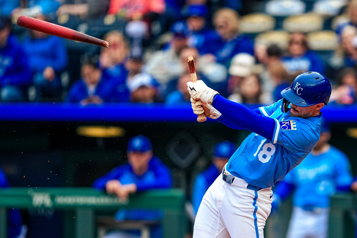 kansas-city-sports-photography-0163-baseball-player-breaking-bat-during-swing
