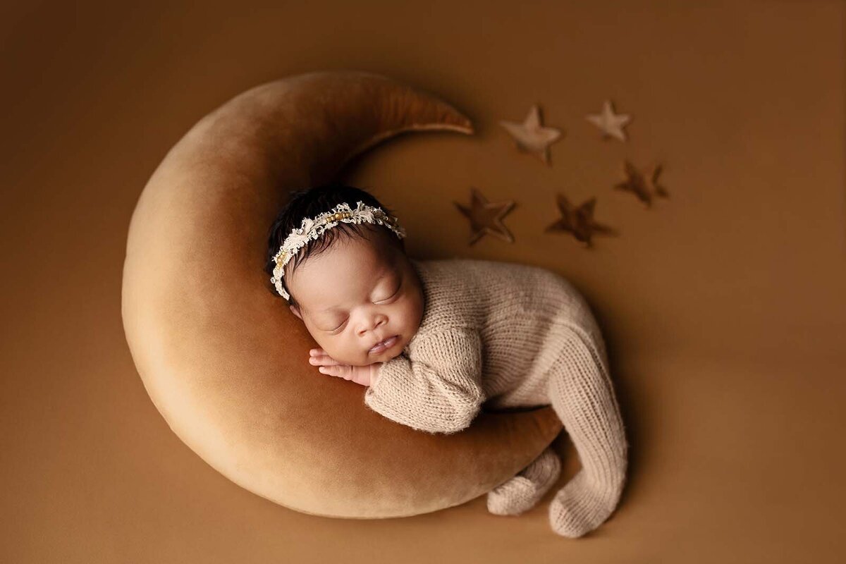 best Maryland newborn photographer, Baltimore newborn photographer, newborn photography near me, newborn portraits Crofton MD, professional baby photos