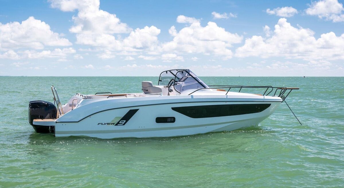 beneteau-flyer-9sundeck-exterior-1