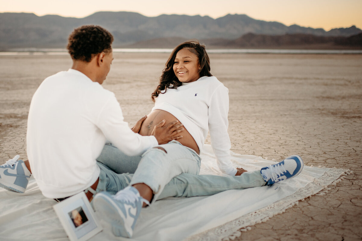 Maternity-Photos-Dry-Lake-Bed (3)