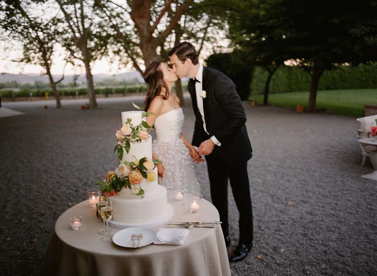 meg-smith-napa-wedding-beaulieuu-garden00154