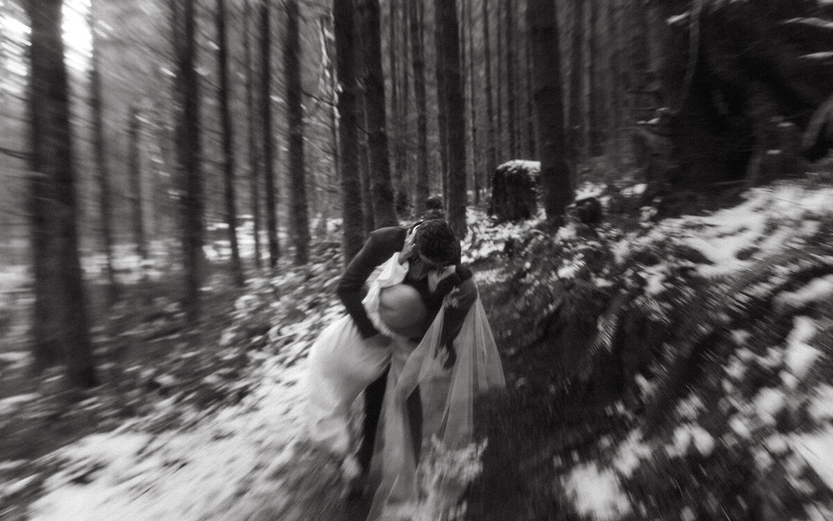 bc-vancouver-island-elopement-photographer-taylor-dawning-photography-forest-winter-boho-vintage-elopement-photos-46