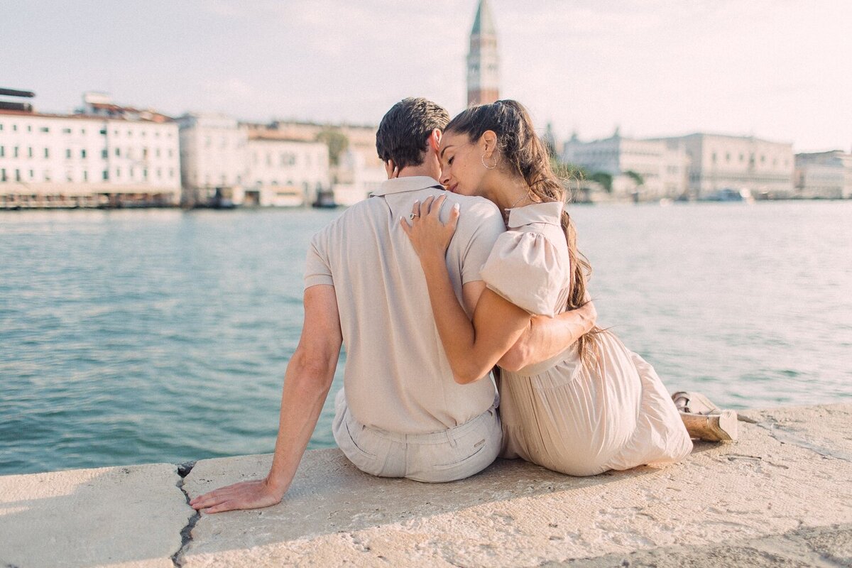 venice-elopement-photographer-editorial-film-35mm-wedding-fashion_0014