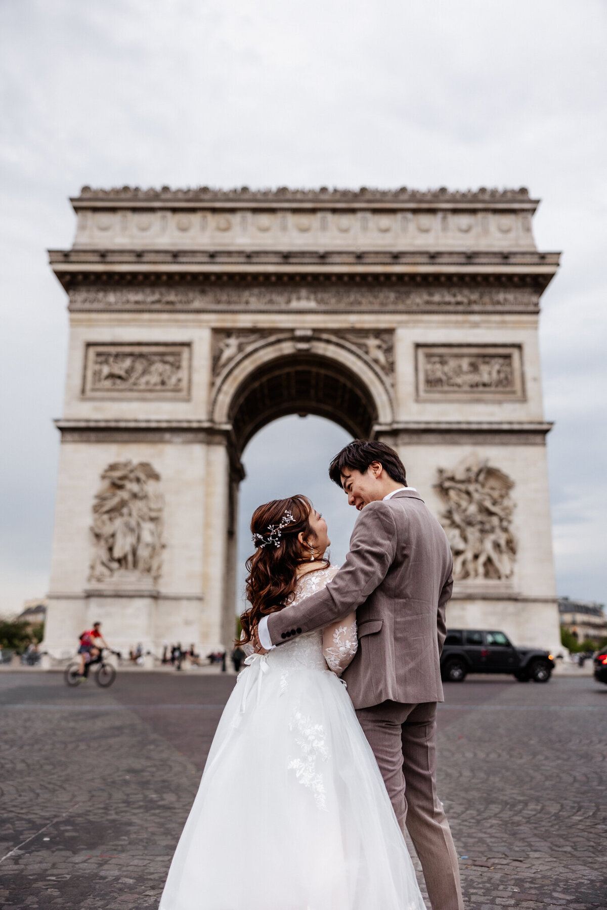 Paris_photowedding_Arc-de-Triomphe_49