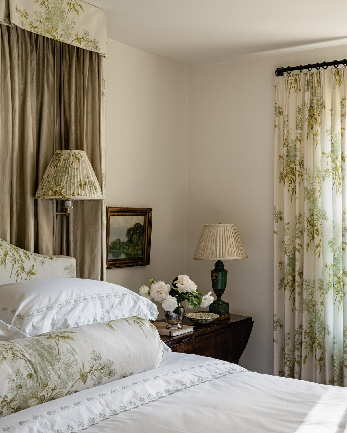 cozy-bedroom-floral-bedding-matching-curtains-vintage-details