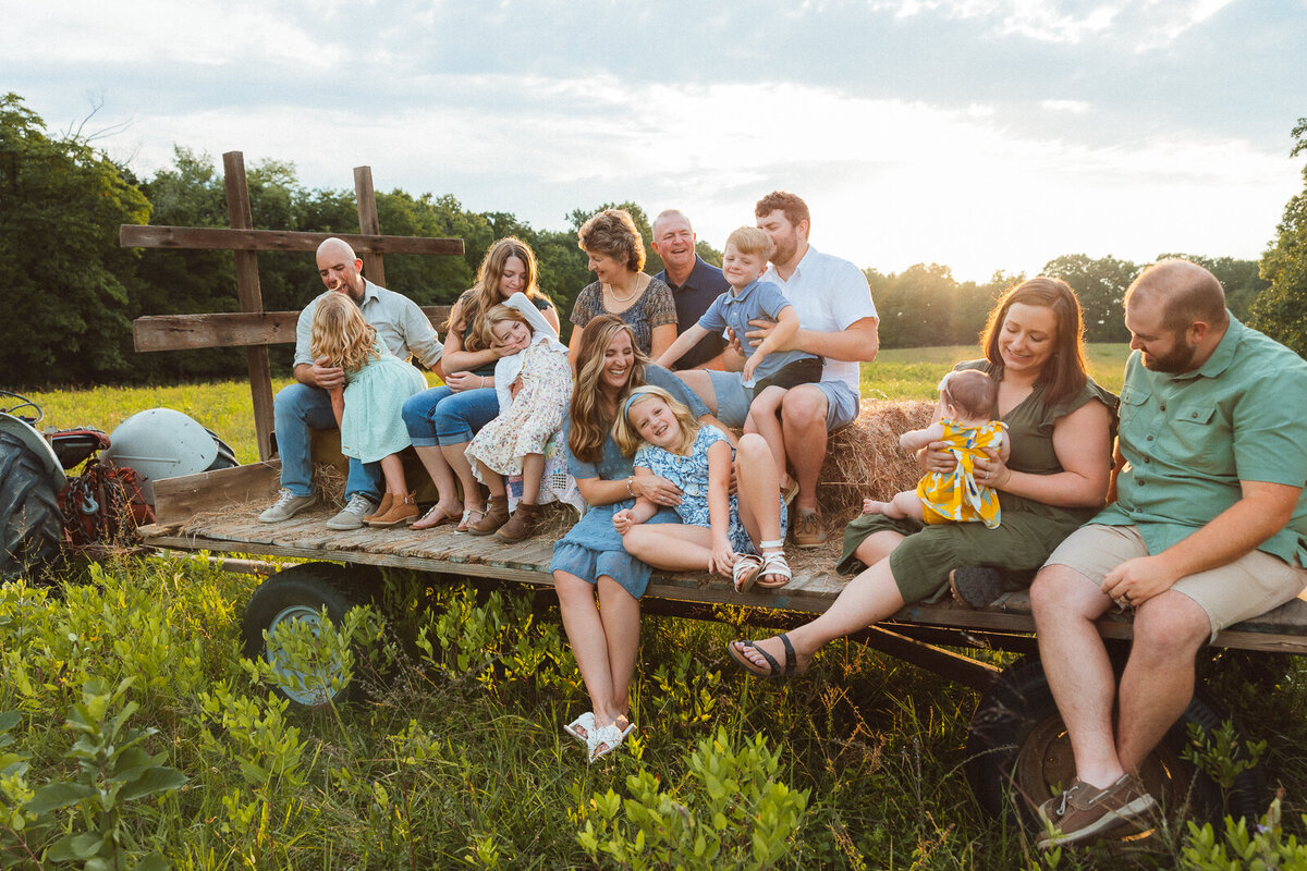 Portrait of an extended family of three generations taken by Jennifer Mosier Photography. 