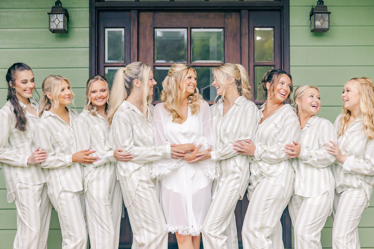 Sneak Peeks Creekside at Colliers End May Wedding | Lauren Elliott Photography | Emily & Kyle Anderson -28