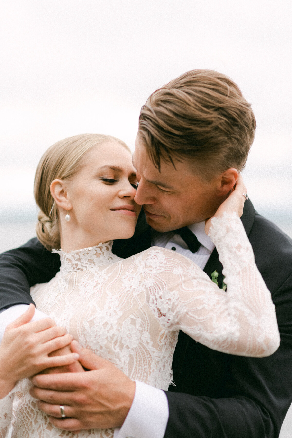 A wedding photograph by photographer Hannika Gabrielsson.