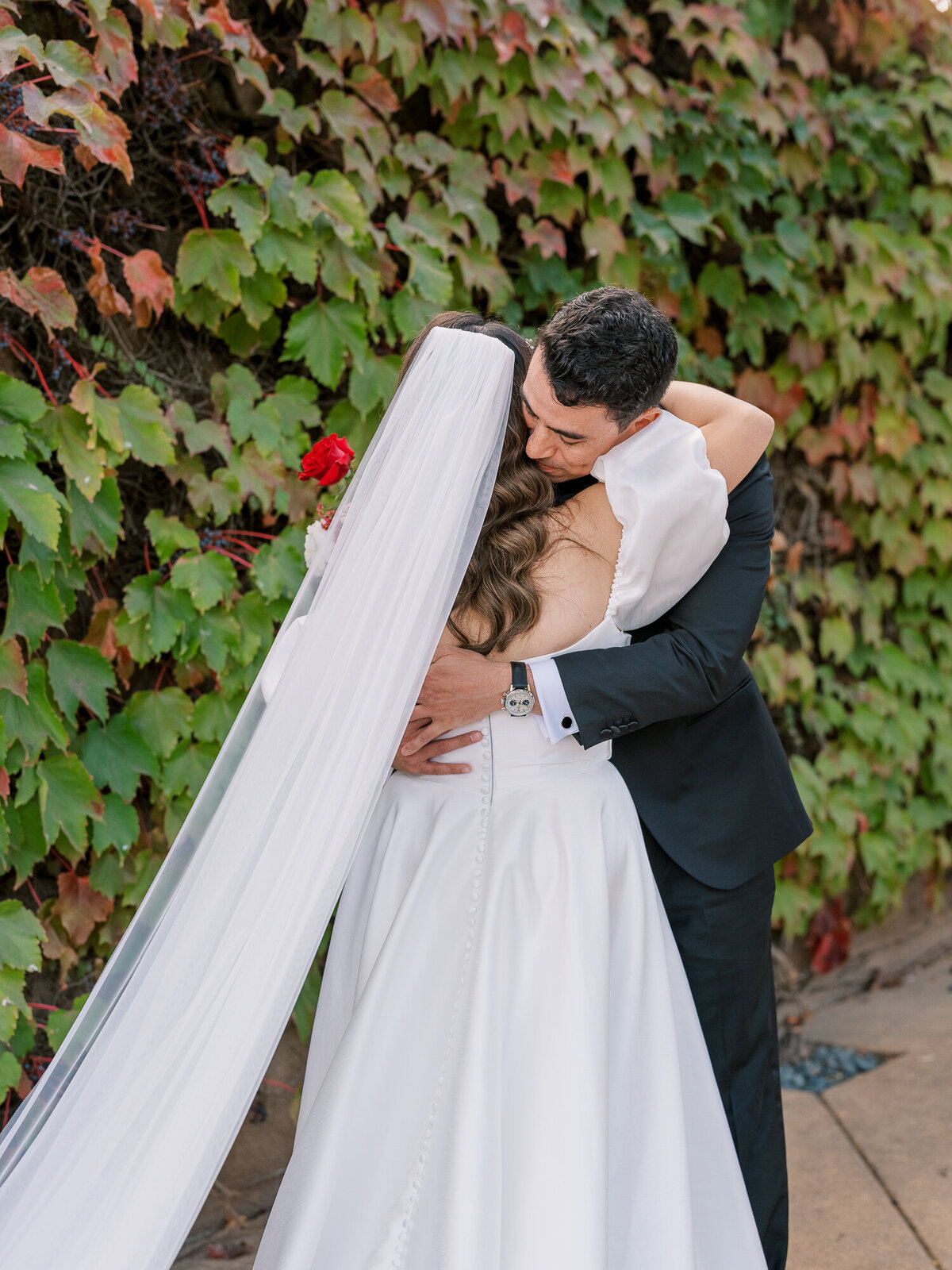 First look at Sonoma autumn wedding