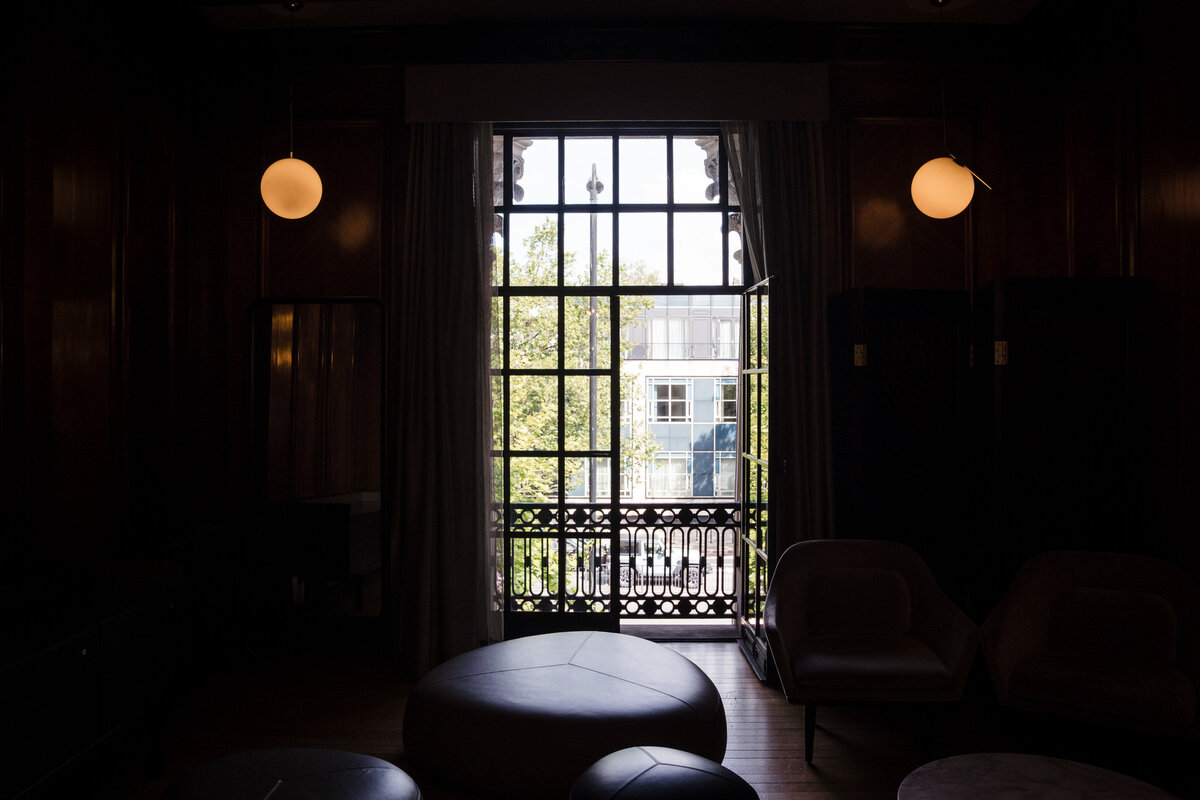 intimate-london-old-marylebone-town-hall-wedding-4