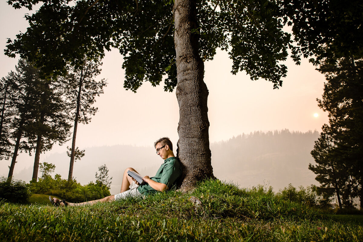 reading-portrait-senior-highschool-tree-outdoor-rathdrum
