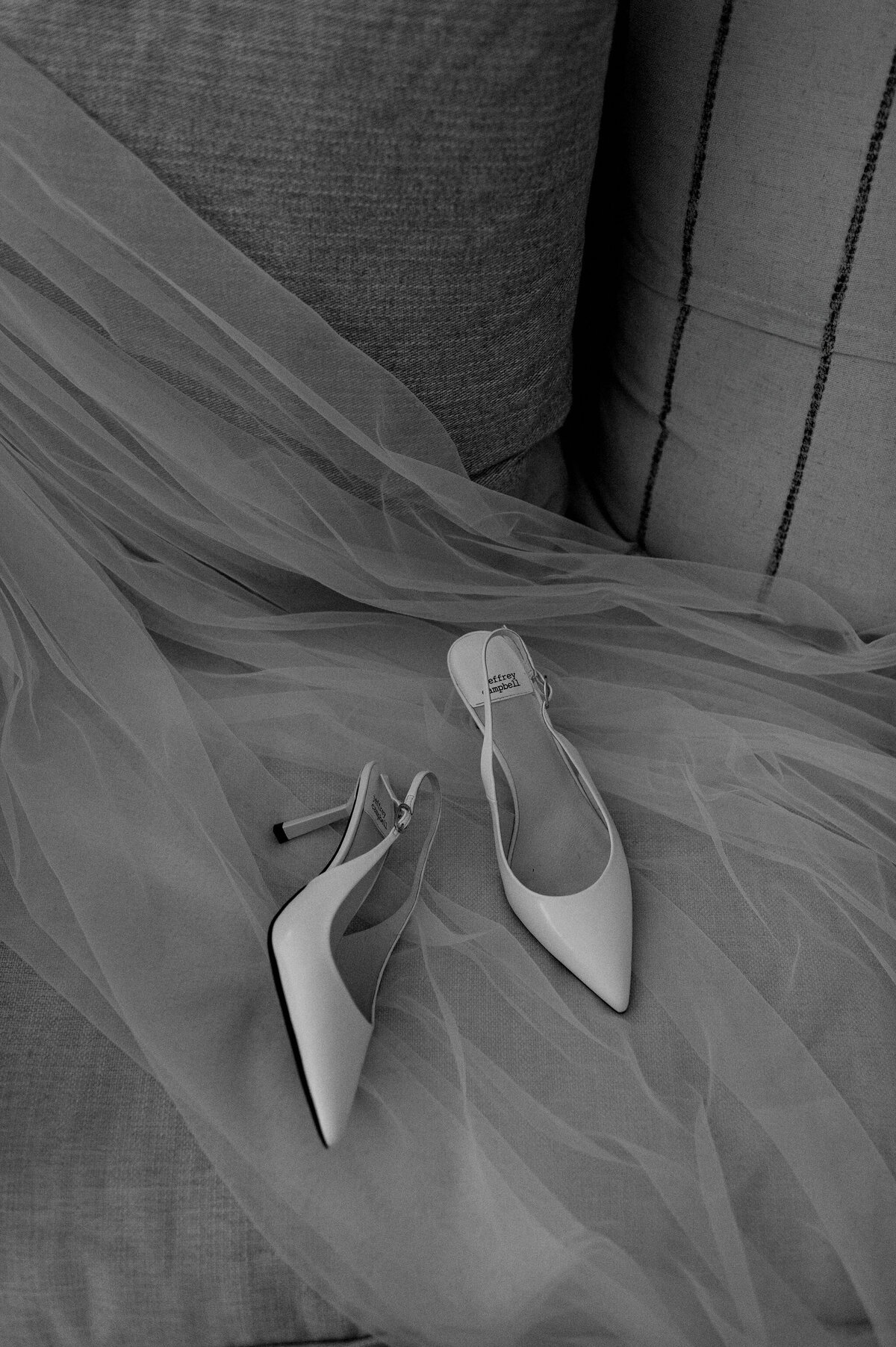 1HotelTorontoWeddingBride-16