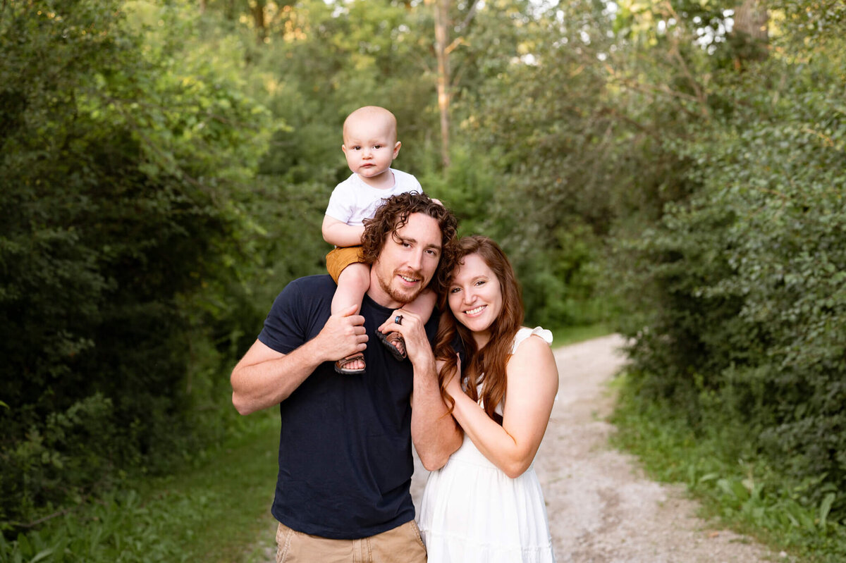 Family posing for family photos